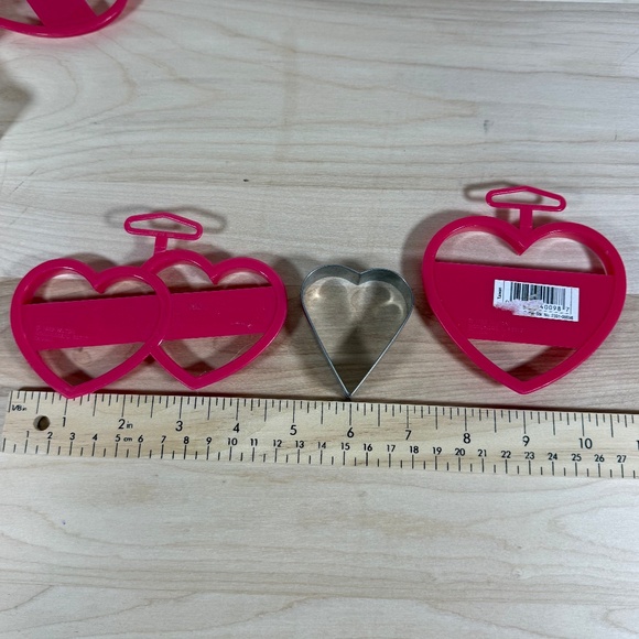 Assorted Cookie Cutters (Hearts, Card Suits, Gingerbread Man) - Picture 2 of 10
